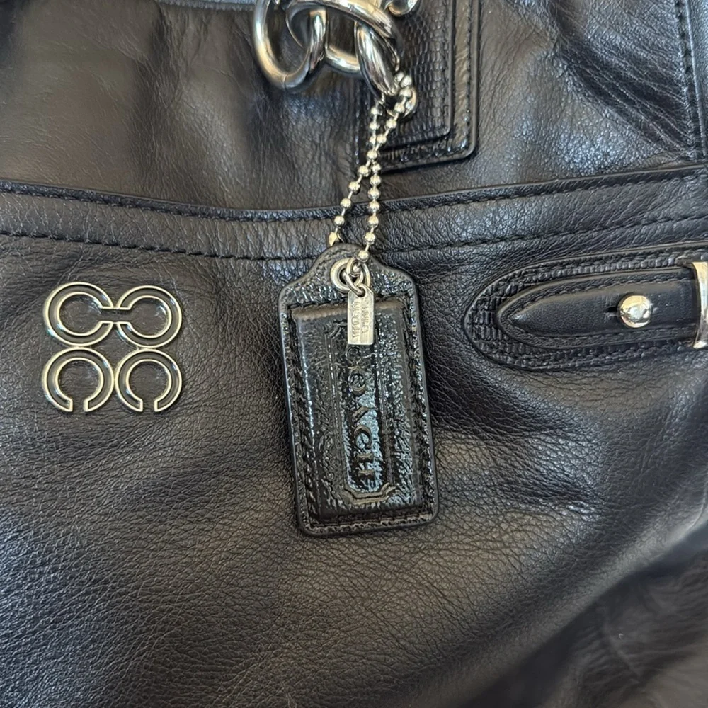COACH Elegant Black Leather Tote Bag - Picture 3 of 17